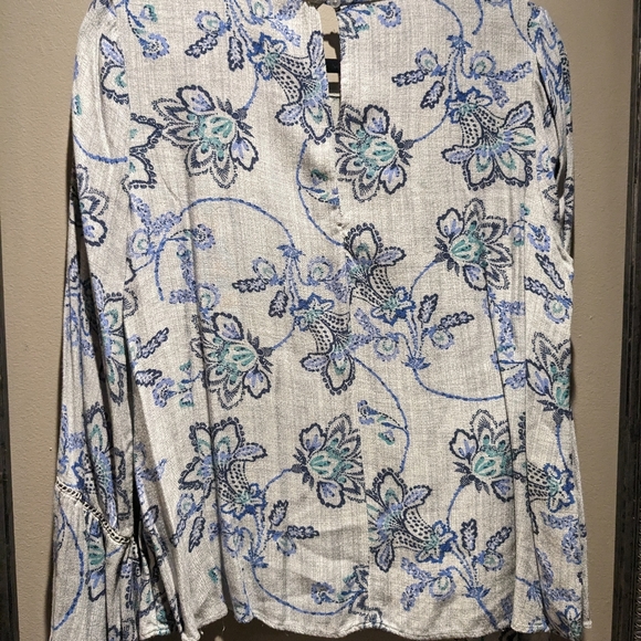 Beautiful blouse - Picture 6 of 6